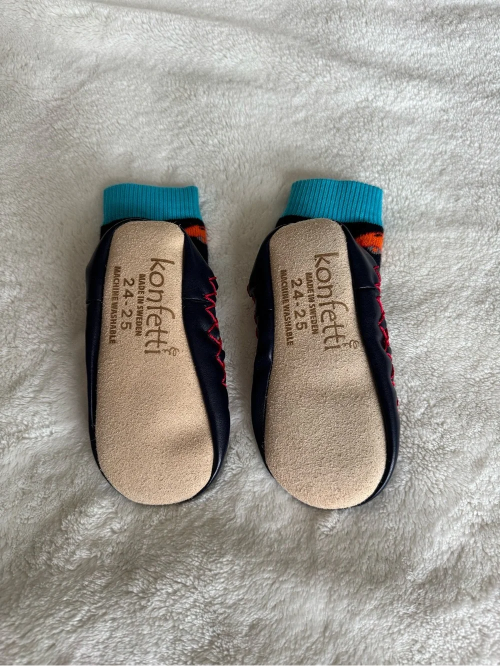 NWOT Konfetti Kids Swedish Mocassins